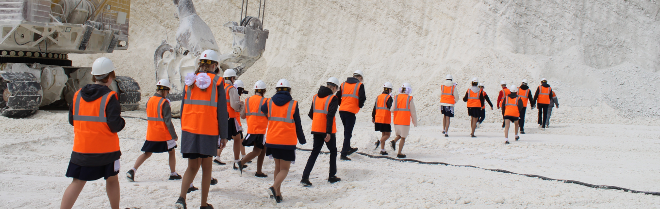 Школьникам и студентам