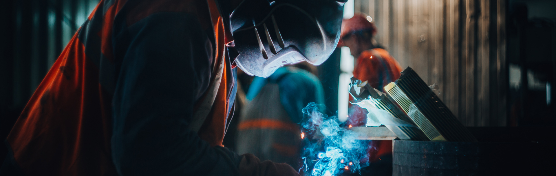 Профессионалам